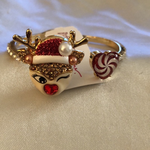 Betsey Johnson Jingle Bell Bling Reindeer Winking & Candy Heart Bangle NWT - Picture 4 of 16